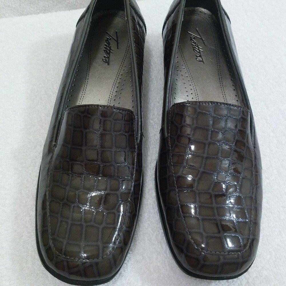 Women's Trotters  Sz 10M Crocco Olive Green